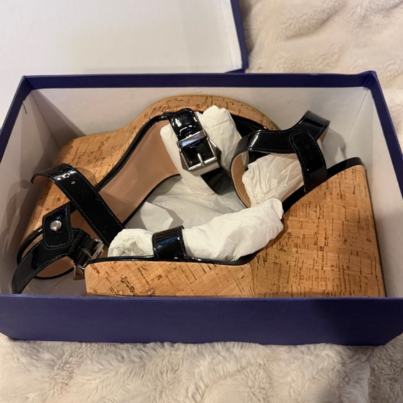 STUART WEITZMAN TWO MUCH WEDGE HEEL SANDAL SZ 9, RETAIL $345 New In Box - Picture 2 of 8